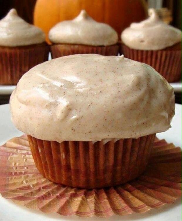 Pumpkin Cupcakes With Cinnamon Cream Cheese Frosting