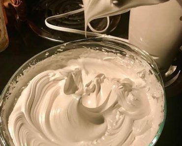 Old fashioned 7 Minute Frosting that tastes like marshmallow cream