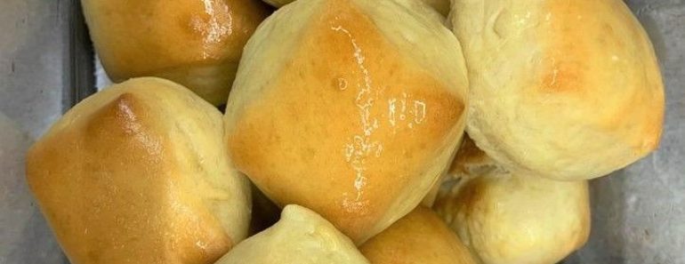 Texas Roadhouse’s Rolls with Honey Cinnamon Butter