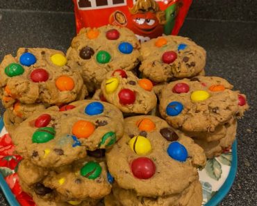 Peanut butter m&ms cookies!