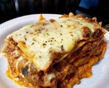 Homemade Lasagna with Ricotta and Mozzarella