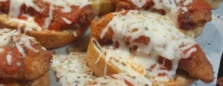 GARLIC BREAD CHICKEN PARMESAN PIZZAS