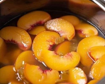 👉Slow Cooker Peach Cobbler Delight
