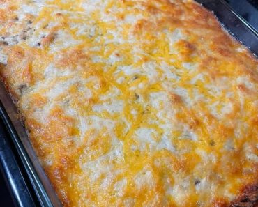 👉CheesyTaterTotCasserole