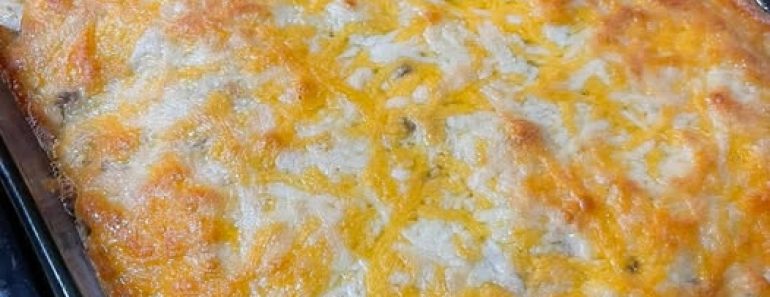 👉CheesyTaterTotCasserole